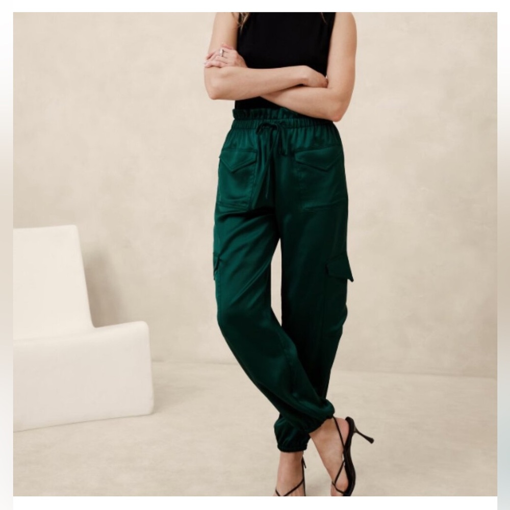 Banana Republic Satin Cargo Jogger Emerald Green Pockets Elastic Waist XS NWT